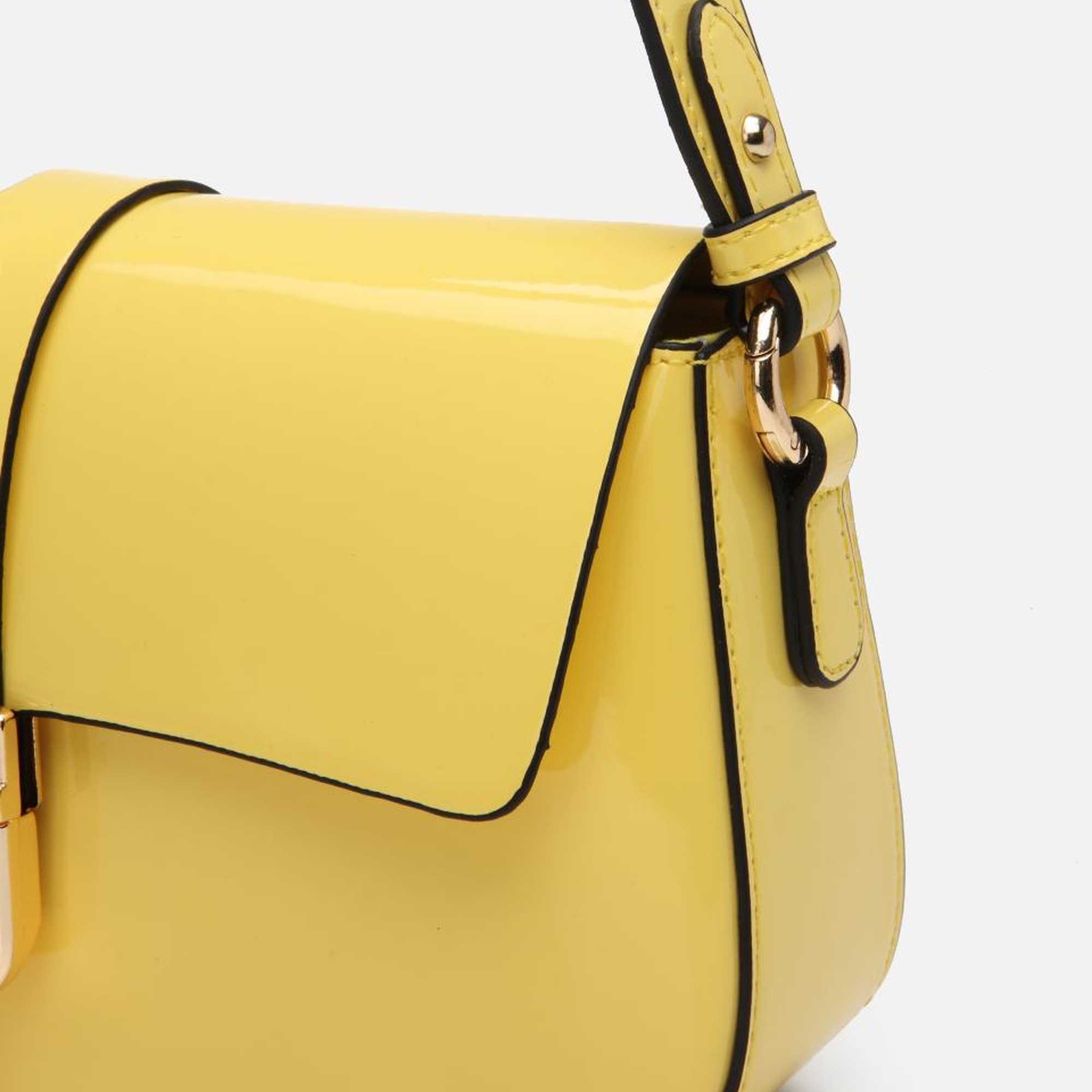 Kadın Sarı Kilit Detaylı Çapraz Askılı Çanta