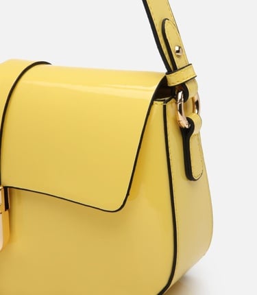  Kadın Sarı Kilit Detaylı Çapraz Askılı Çanta