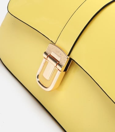  Kadın Sarı Kilit Detaylı Çapraz Askılı Çanta