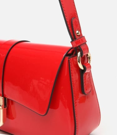  Kadın Kırmızı Kilit Detaylı Çapraz Askılı Çanta
