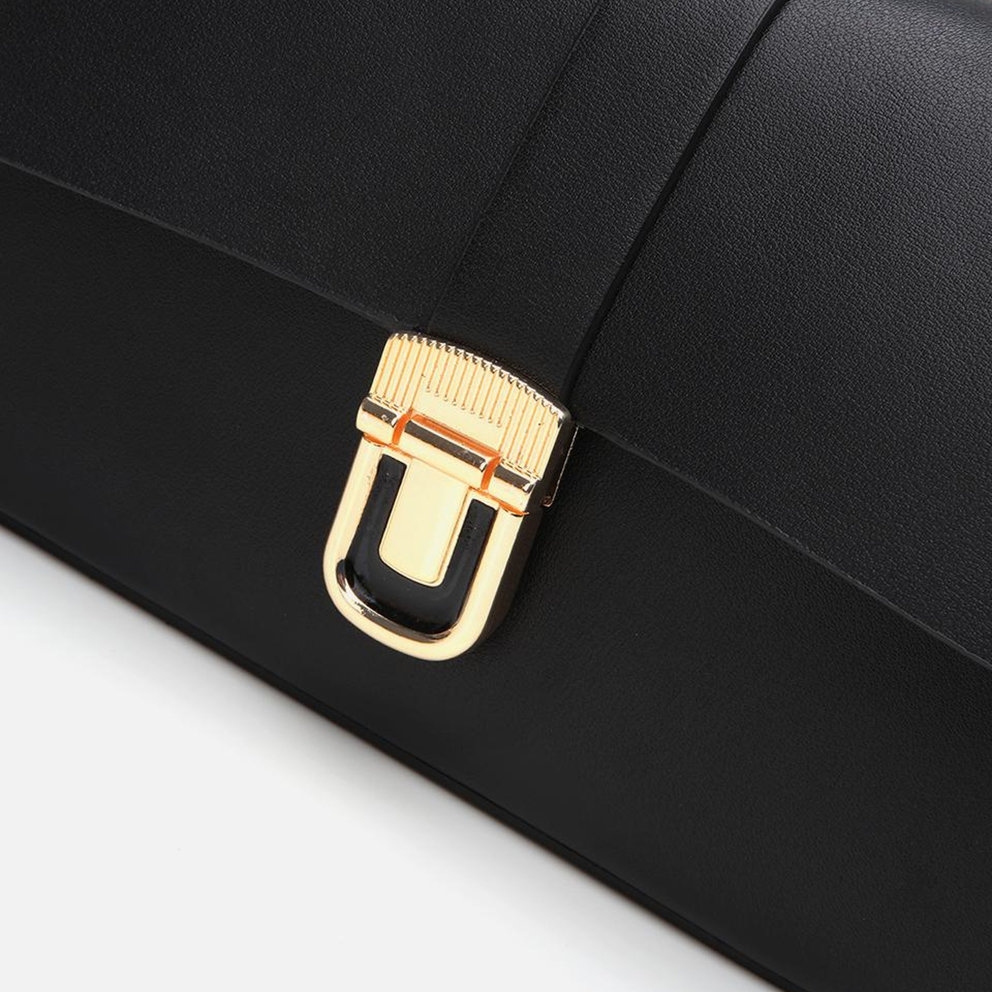 Kadın Siyah Kilit Detaylı Çapraz Askılı Çanta