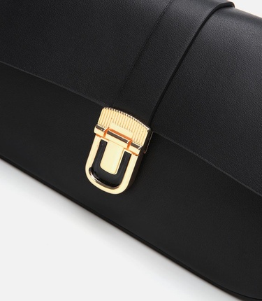  Kadın Siyah Kilit Detaylı Çapraz Askılı Çanta