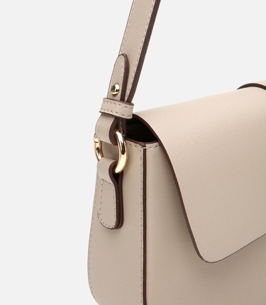  Kadın Bej Kilit Detaylı Çapraz Askılı Çanta