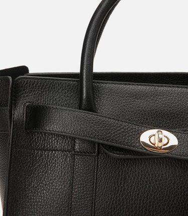  Kadın Deri Siyah Kilit Detaylı Omuz Çantası