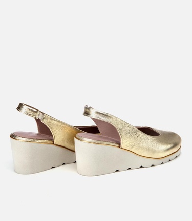  Kadın Deri Gold Tokalı Dolgu Topuklu Sandalet