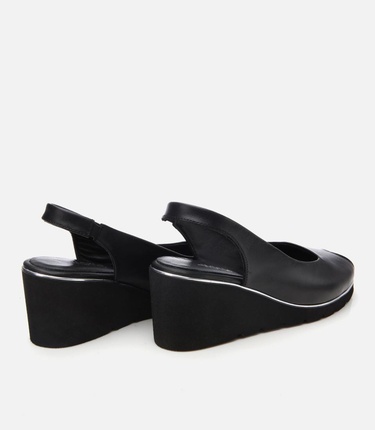  Kadın Deri Siyah Tokalı Dolgu Topuklu Sandalet