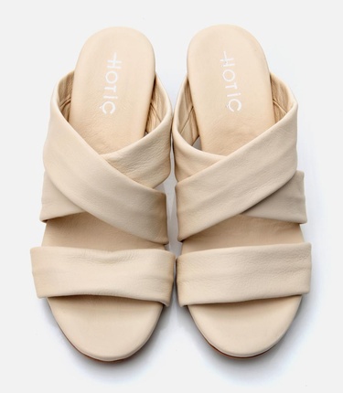  Kadın Deri Ekru Dolgu Topuklu Terlik