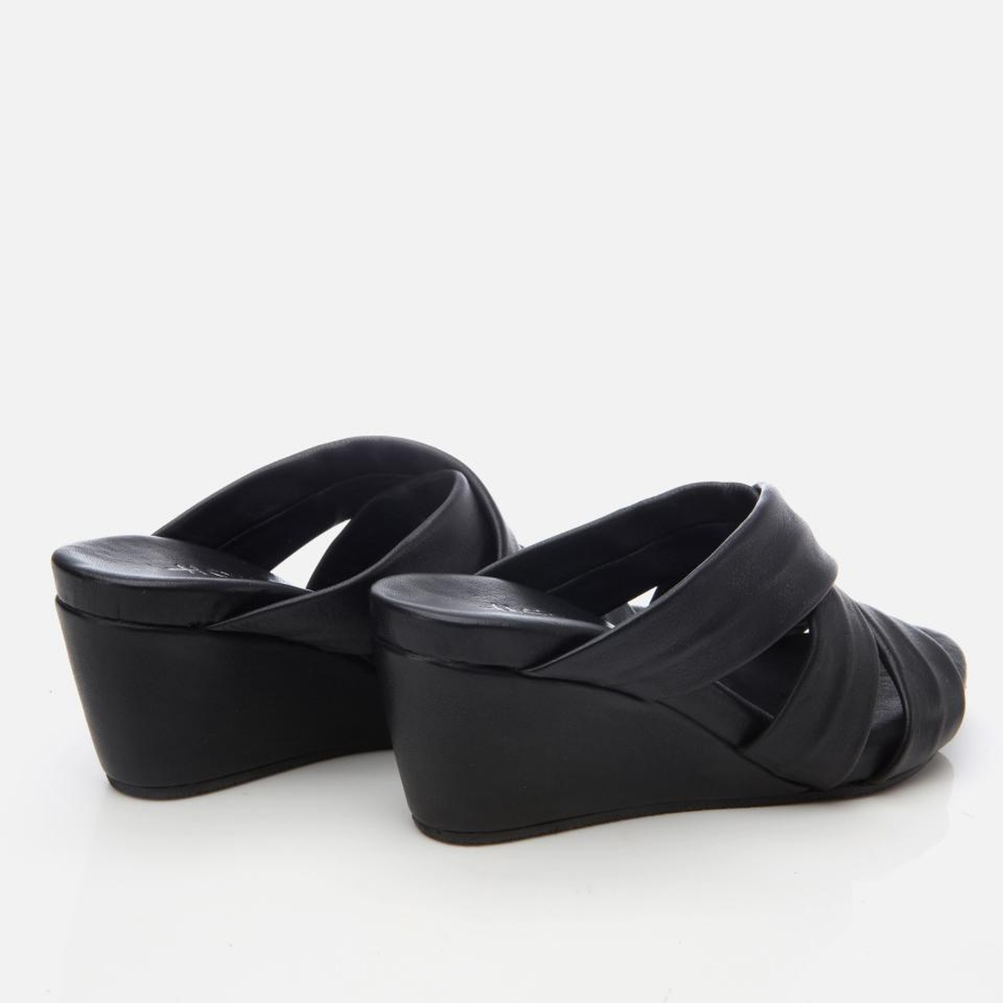 Kadın Deri Siyah Dolgu Topuklu Terlik