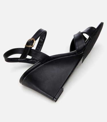  Kadın Siyah Dolgu Topuklu Sandalet