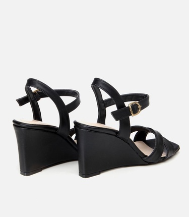  Kadın Siyah Dolgu Topuklu Sandalet