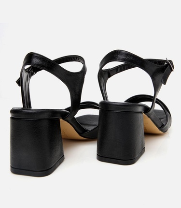  Kadın Rugan Siyah Abiye Kalın Topuklu Sandalet