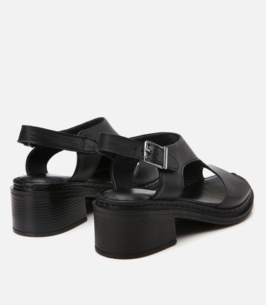  Kadın Deri Siyah Kemerli Rahat Topuklu Sandalet