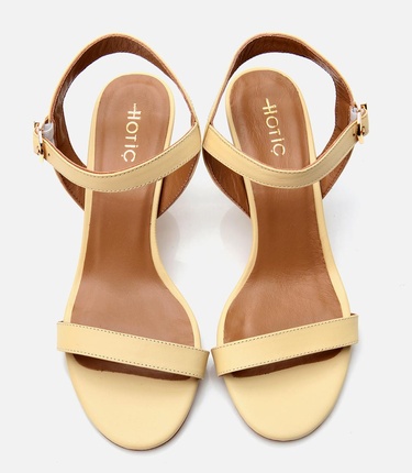  Kadın Deri Sarı Kemerli Topuklu Sandalet