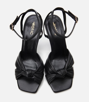  Kadın Deri Siyah Kemerli Topuklu Sandalet