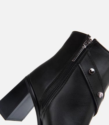  Kadın Siyah Tokalı Topuklu Bot