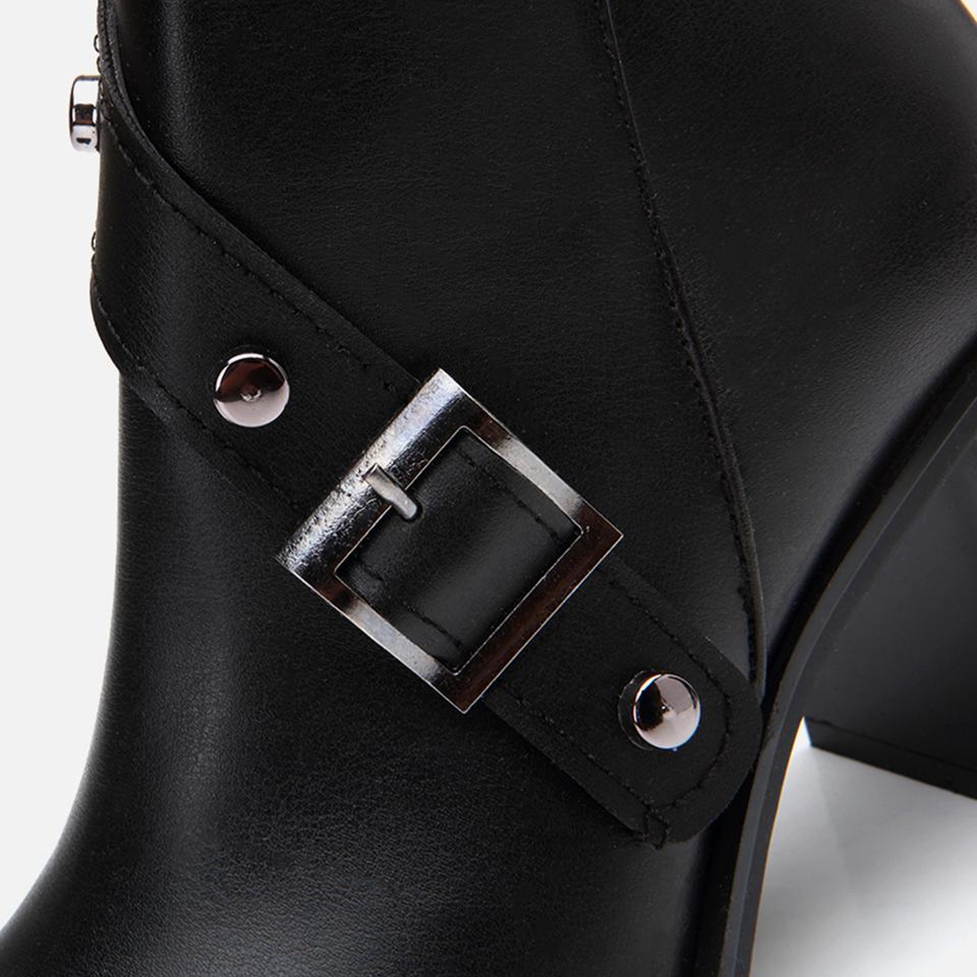 Kadın Siyah Tokalı Topuklu Bot