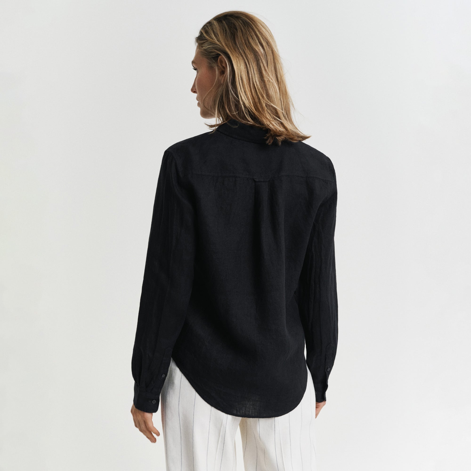 GANT Kadın Siyah Regular Fit Klasik Yaka Gömlek