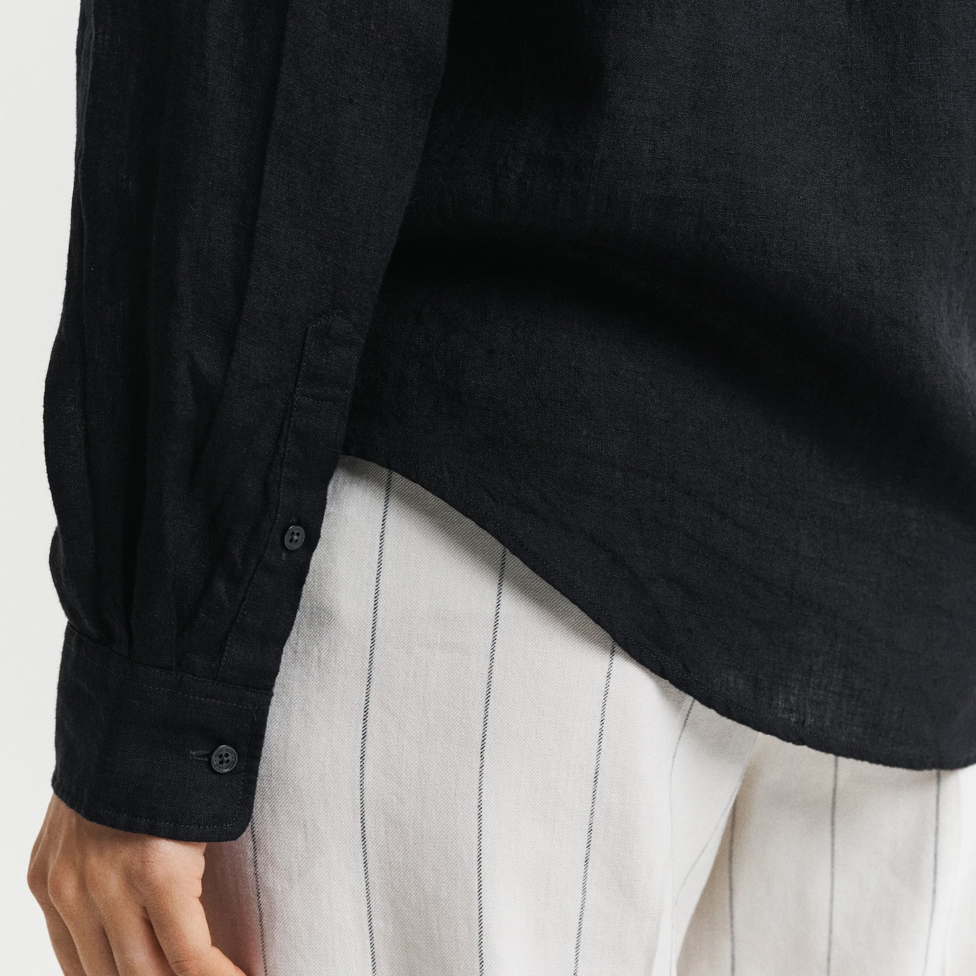 GANT Kadın Siyah Regular Fit Klasik Yaka Gömlek