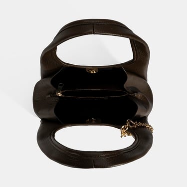  Kadın Kahve Charm Aksesuarlı Deri Omuz Çantası