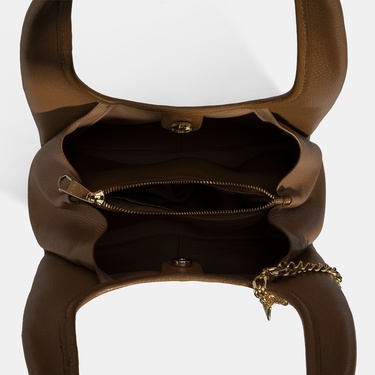  Kadın Taba Charm Aksesuarlı Deri Omuz Çantası