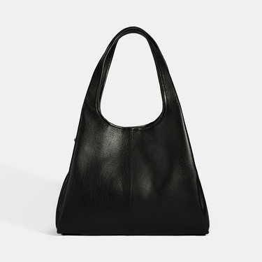  Kadın Siyah Charm Aksesuarlı Deri Omuz Çantası