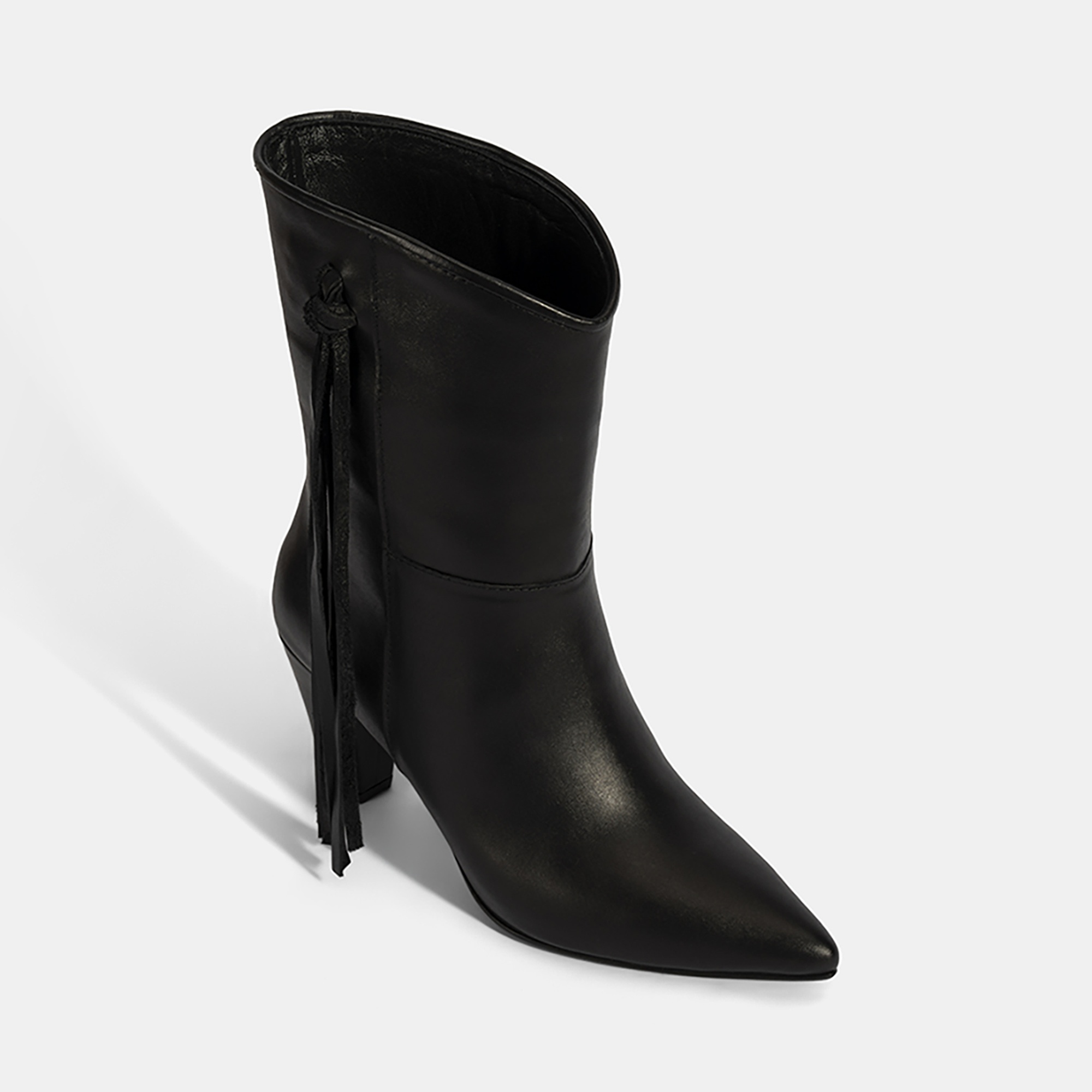 Kadın Siyah Püskül Detaylı Topuklu Deri Bot