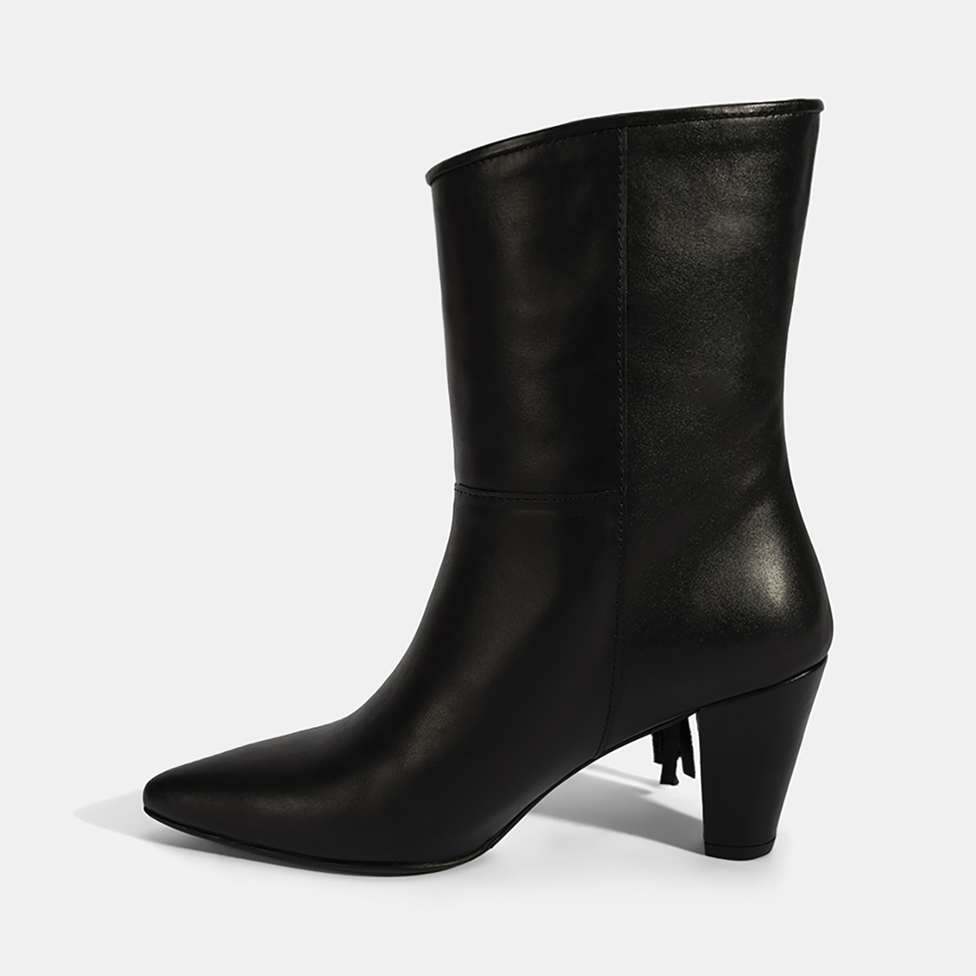 Kadın Siyah Püskül Detaylı Topuklu Deri Bot