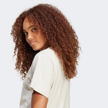  adidas Essentials Small Logo Kadın Bej T-Shirt