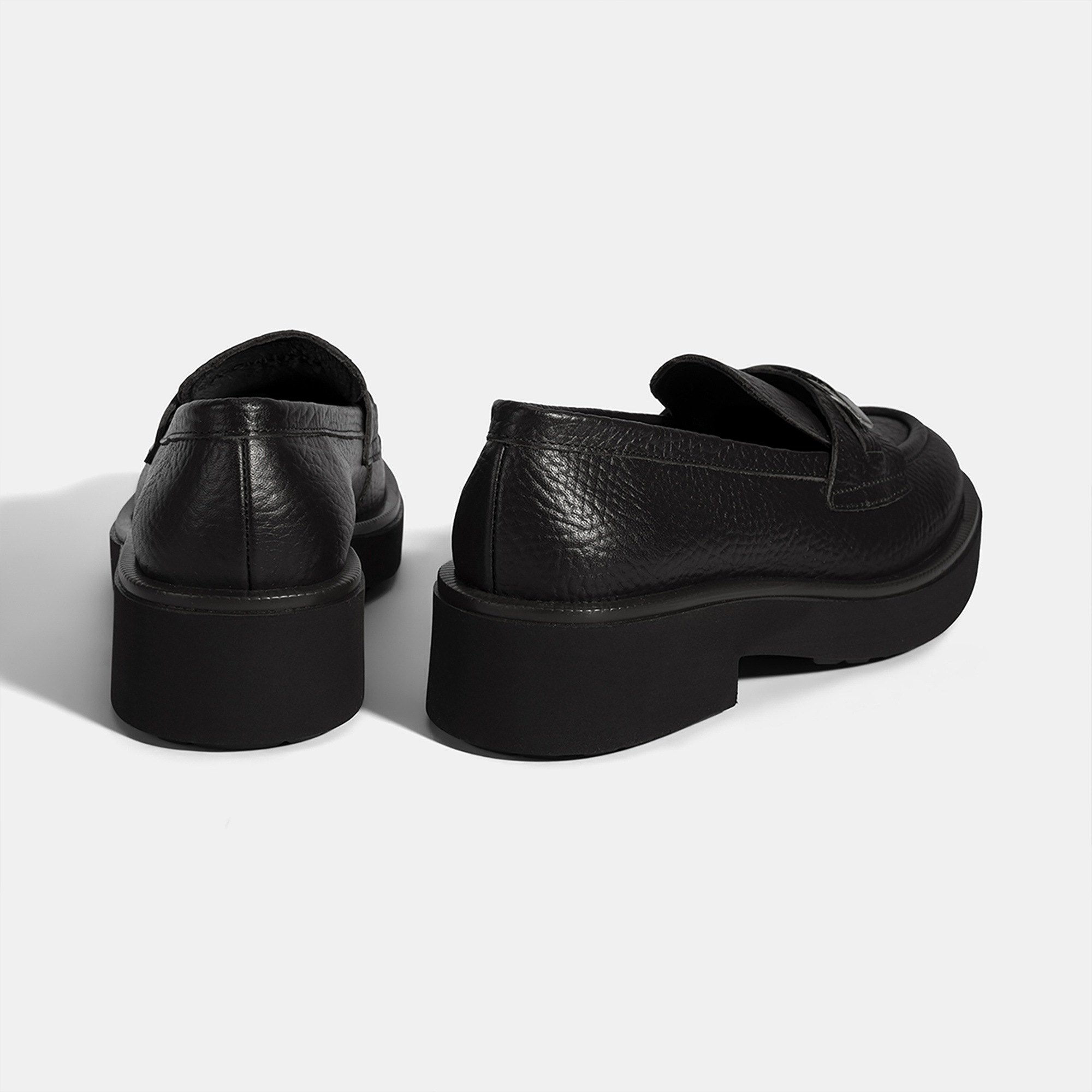 Kadın Siyah Toka Aksesuarlı Kalın Tabanlı Deri Loafer