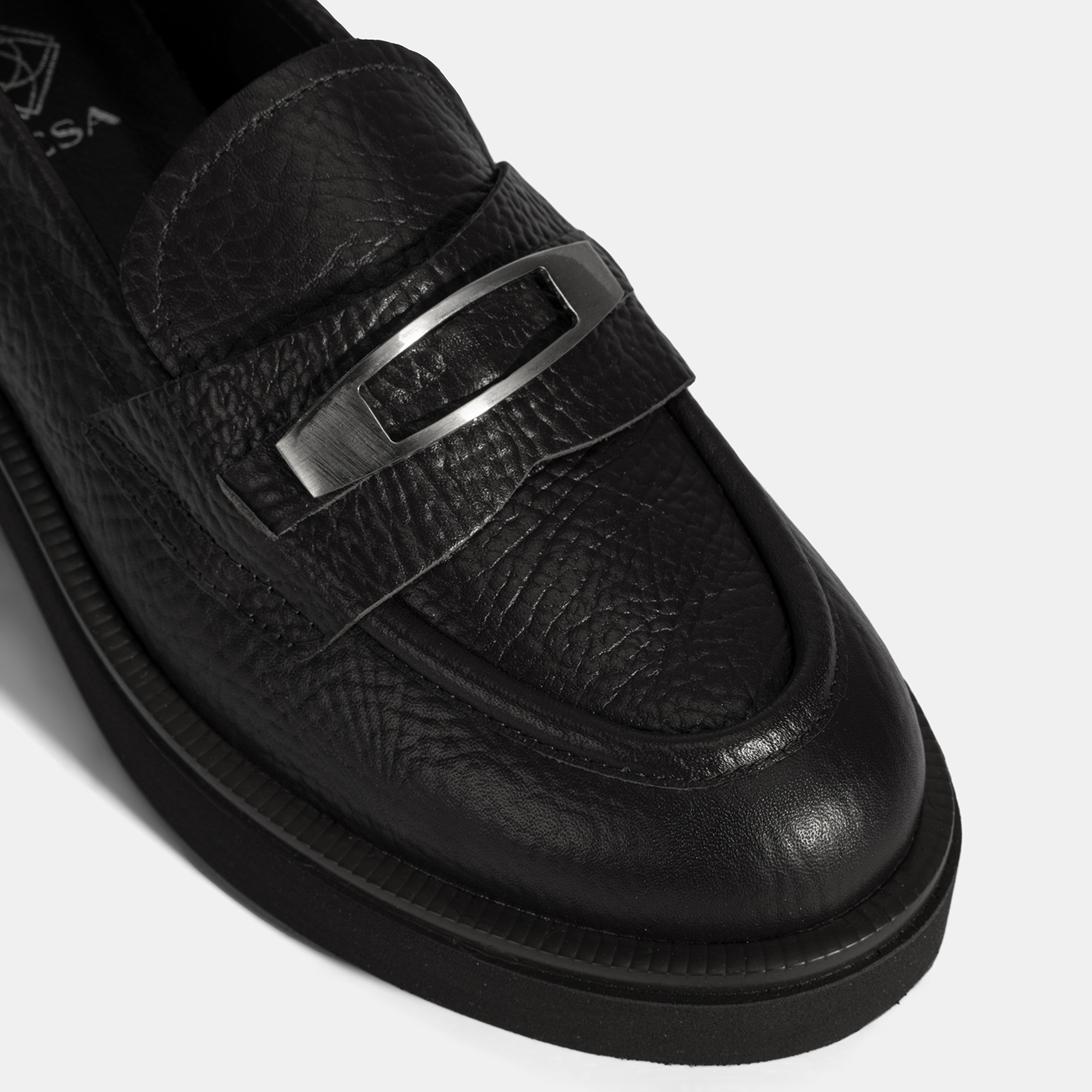 Kadın Siyah Toka Aksesuarlı Kalın Tabanlı Deri Loafer