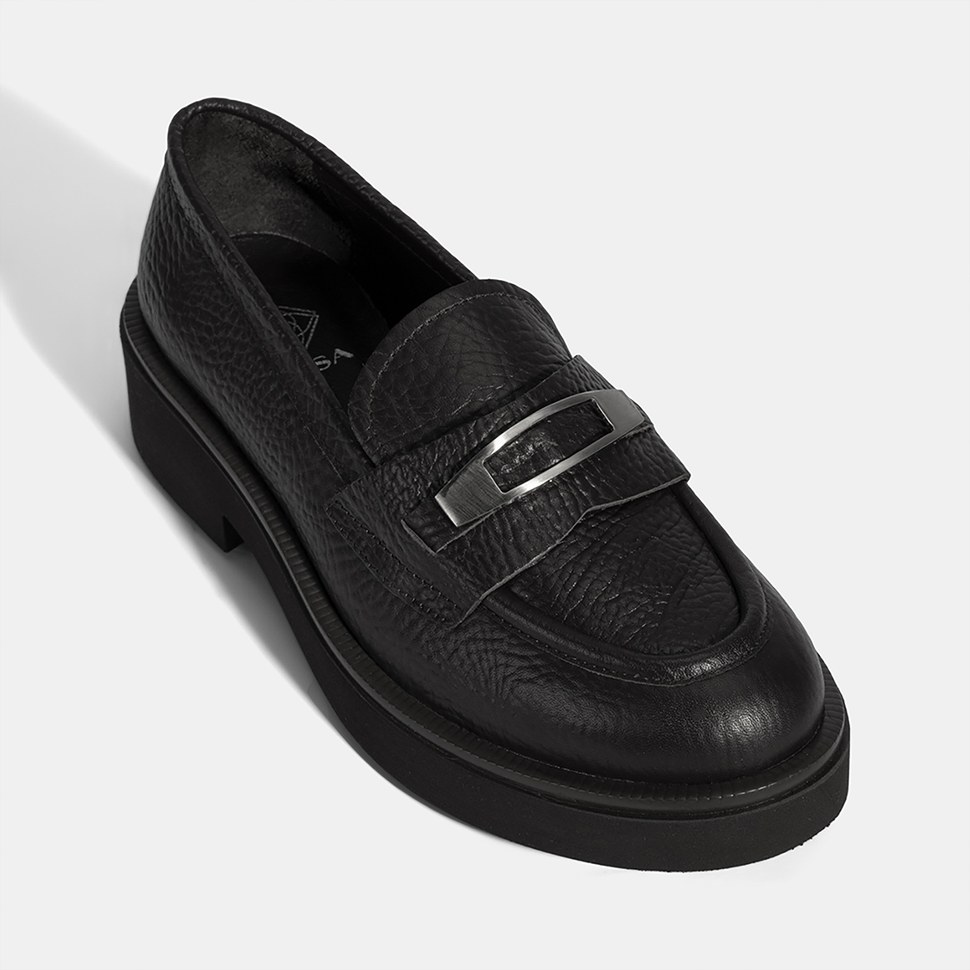 Kadın Siyah Toka Aksesuarlı Kalın Tabanlı Deri Loafer