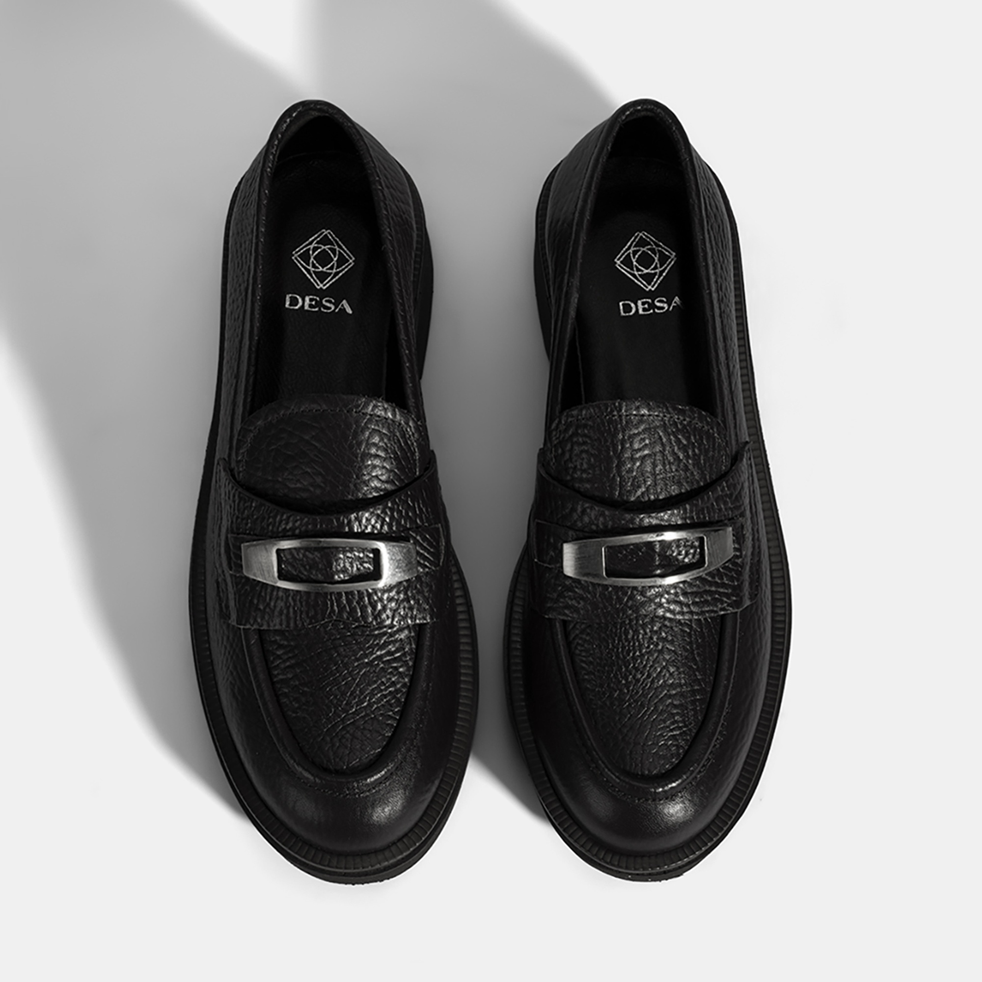 Kadın Siyah Toka Aksesuarlı Kalın Tabanlı Deri Loafer