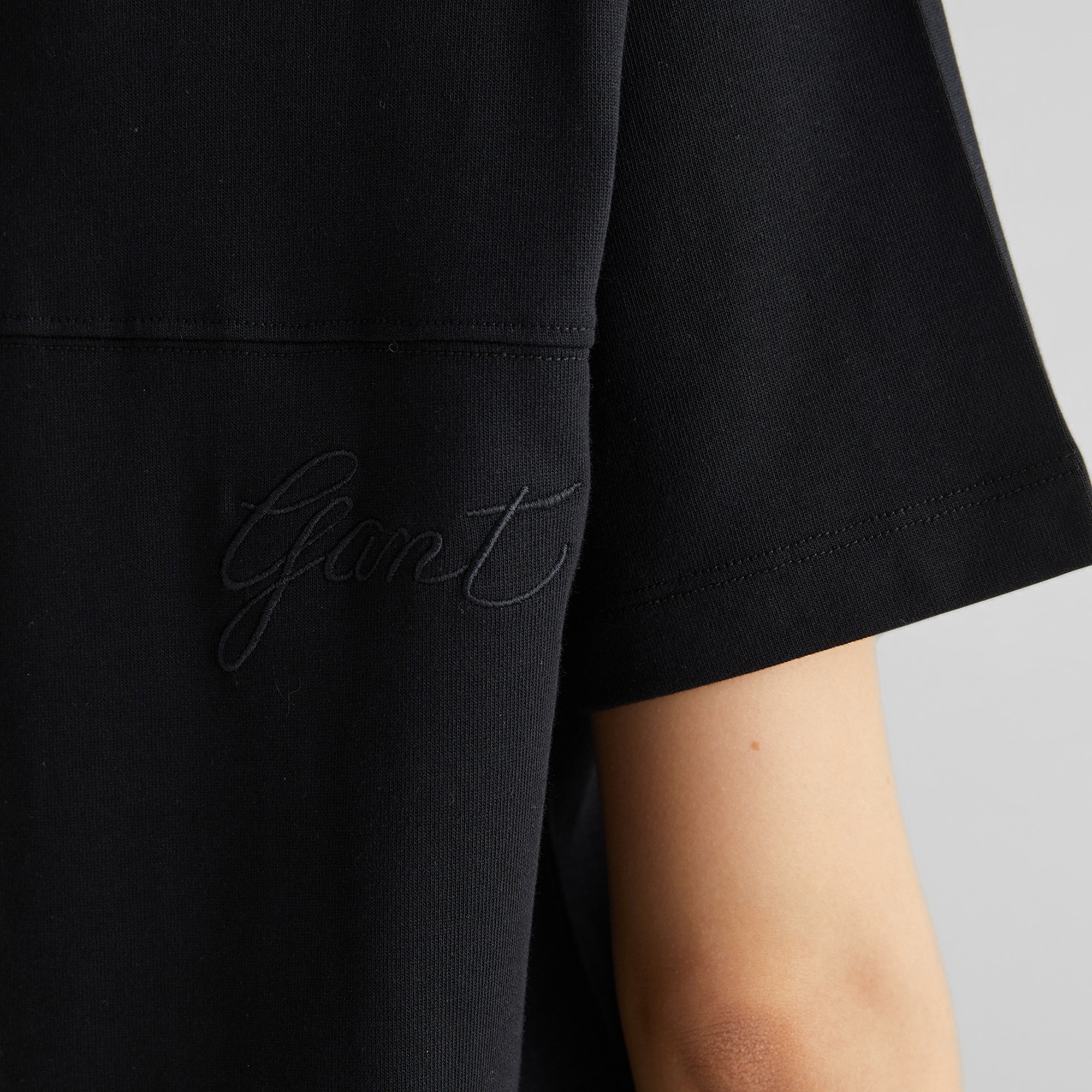 GANT Kadın Siyah Bisiklet Yaka Logolu T-Shirt