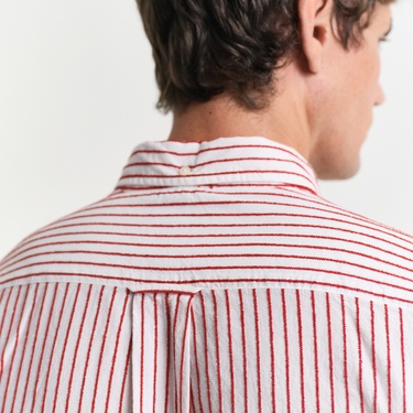  GANT Erkek Kırmızı Regular Fit Düğmeli Yaka Çizgili Gömlek