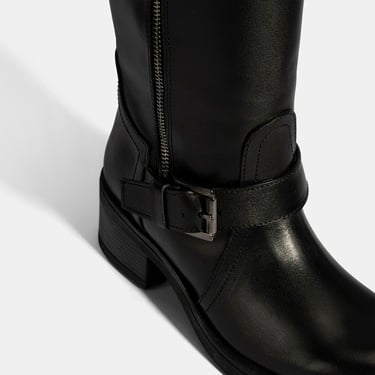  Kadın Siyah Metal Toka Detaylı Deri Çizme