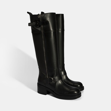  Kadın Siyah Metal Toka Detaylı Deri Çizme