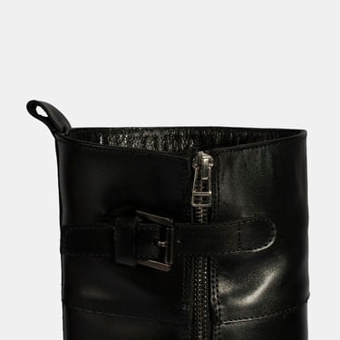  Kadın Siyah Metal Toka Detaylı Deri Çizme