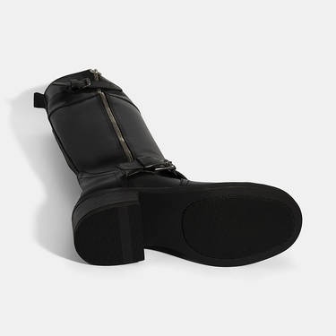  Kadın Siyah Metal Toka Detaylı Deri Çizme