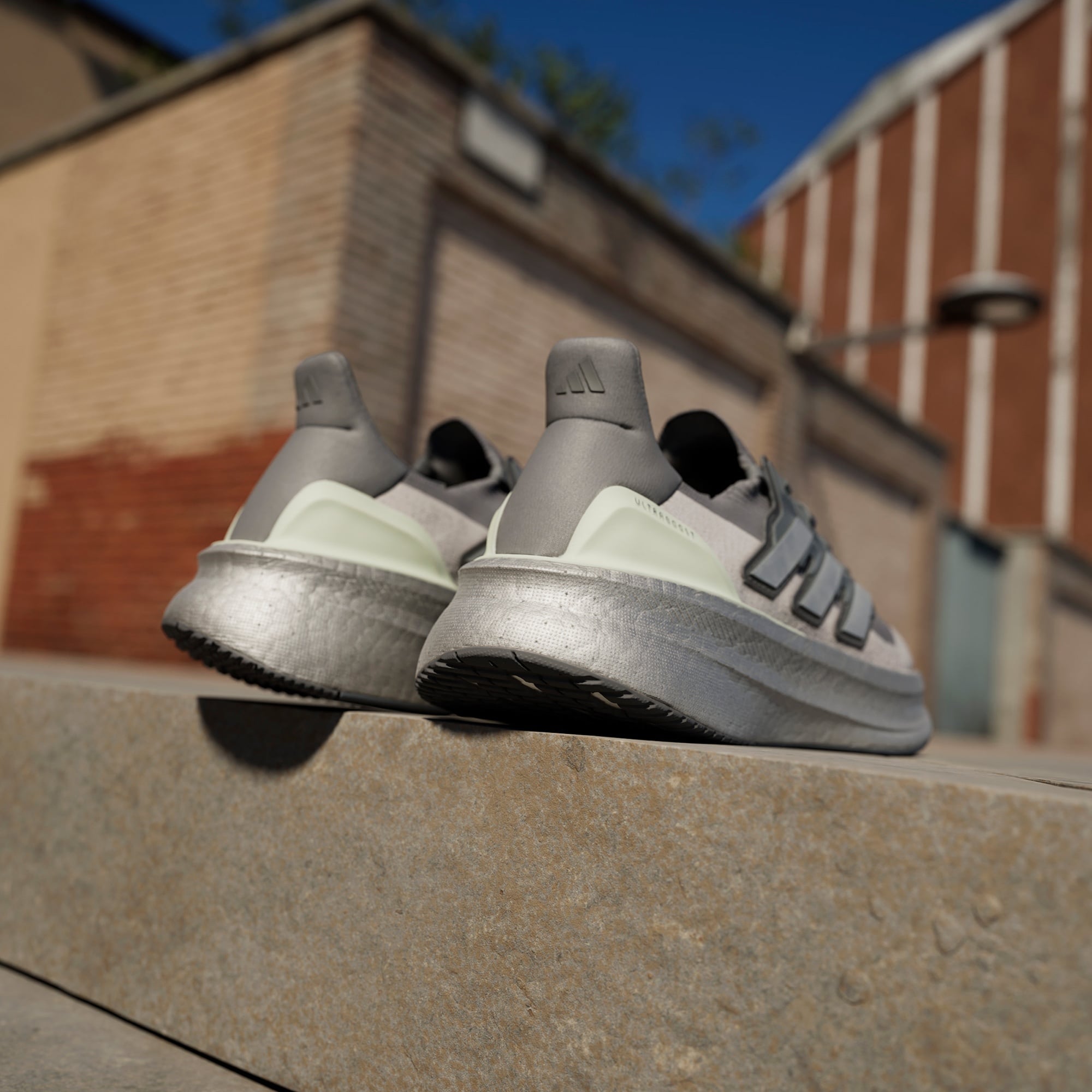 adidas Ultraboost 5 Kadın Gri Koşu Ayakkabısı