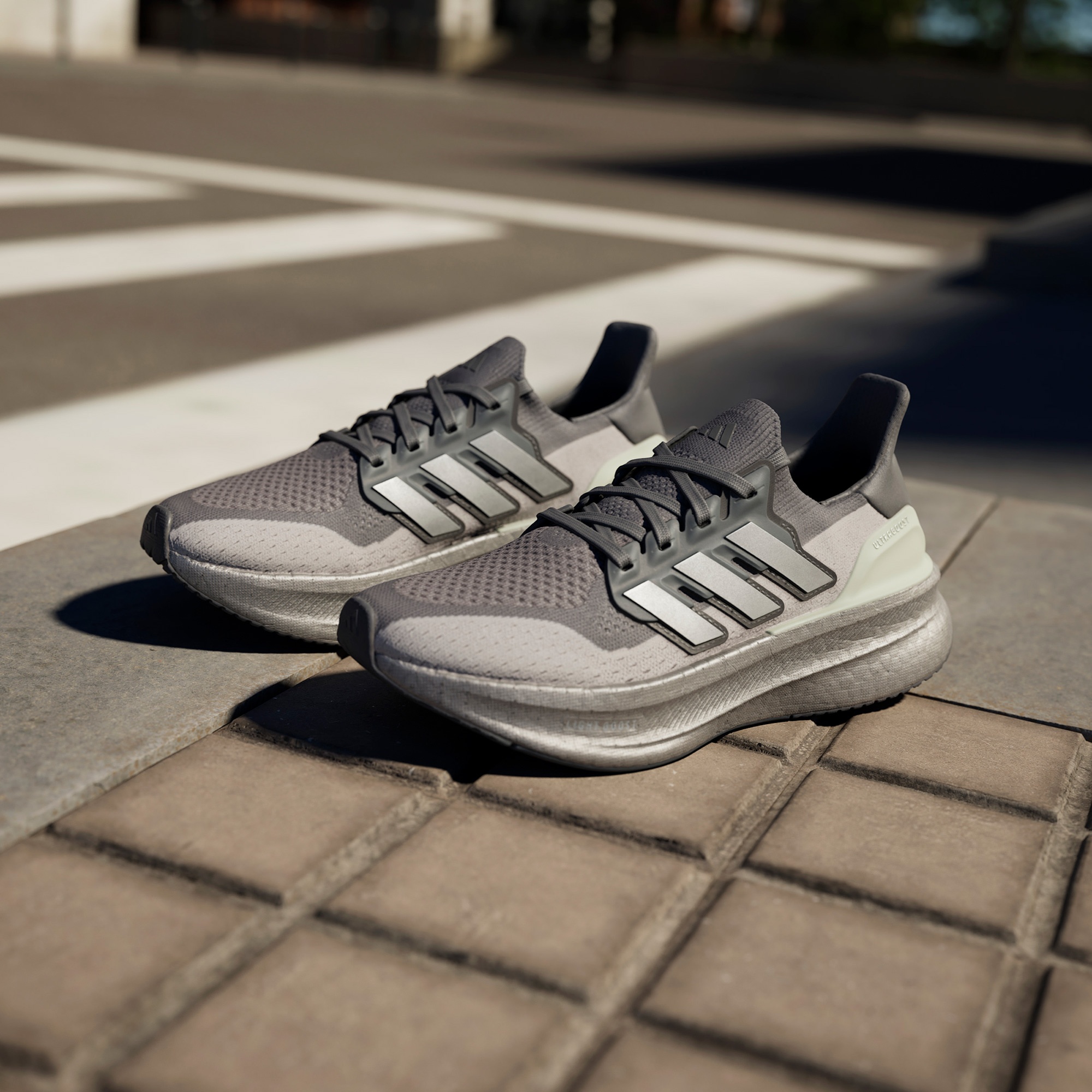 adidas Ultraboost 5 Kadın Gri Koşu Ayakkabısı