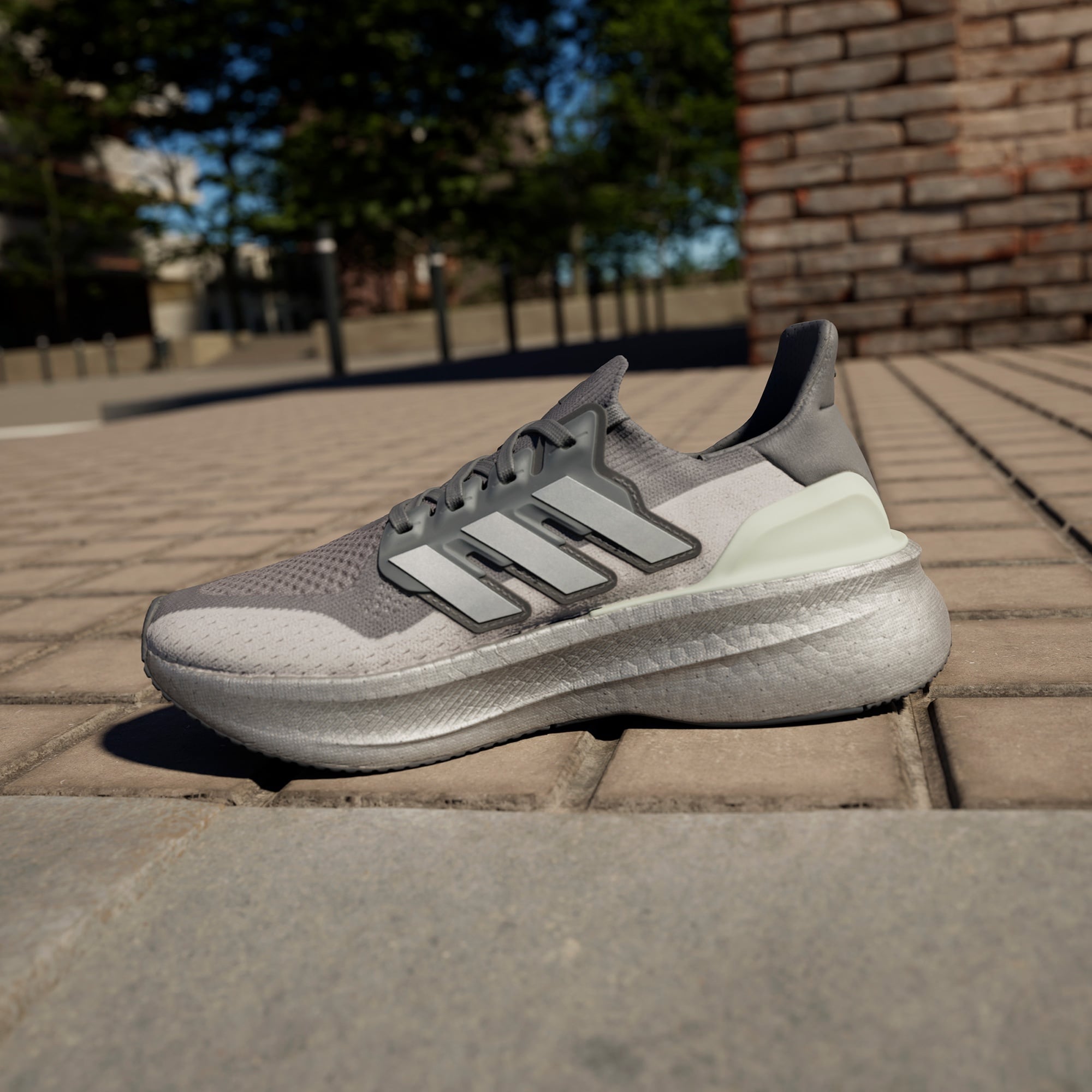 adidas Ultraboost 5 Kadın Gri Koşu Ayakkabısı