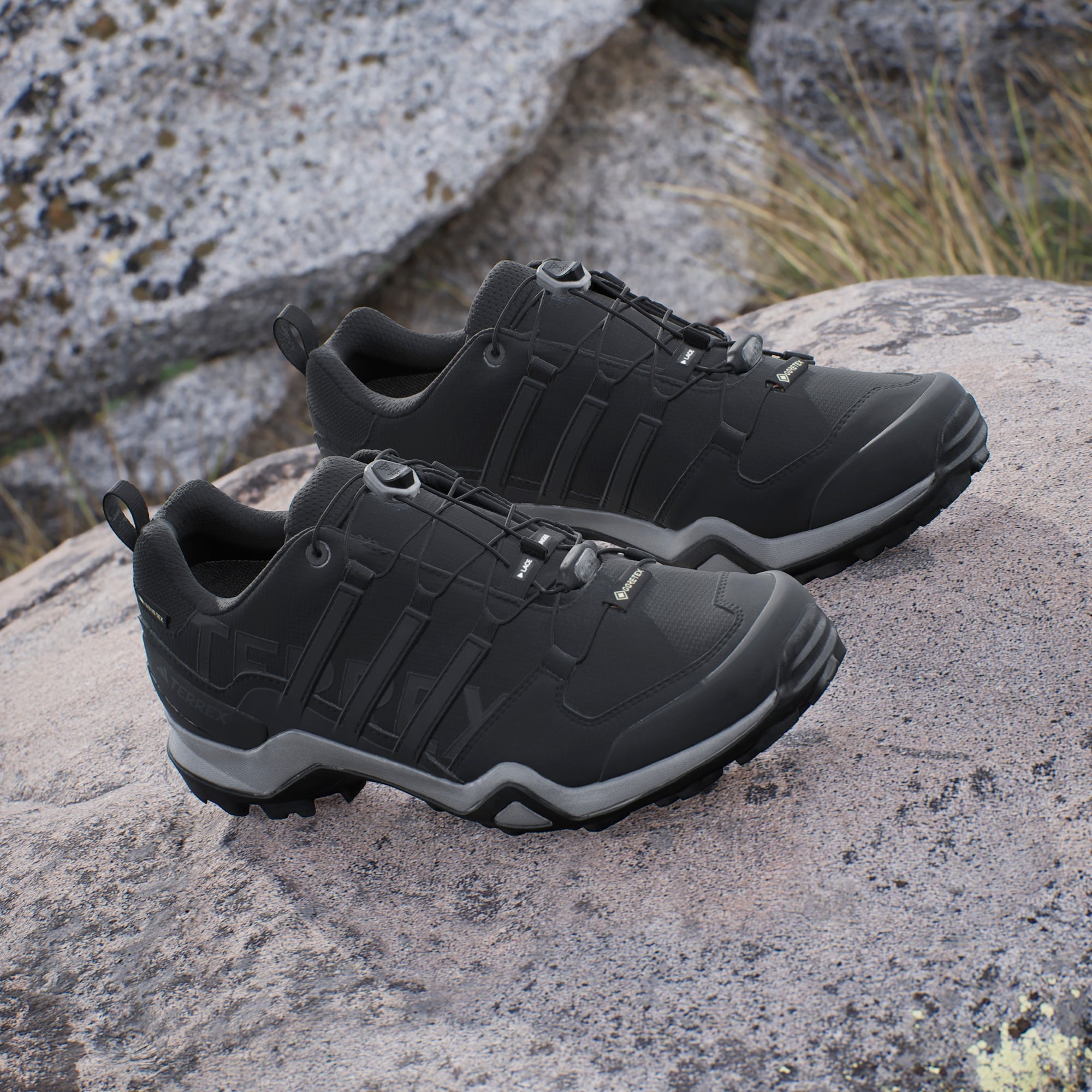 adidas Terrex Swift R2 Gore Tex Erkek Siyah Outdoor Ayakkabısı