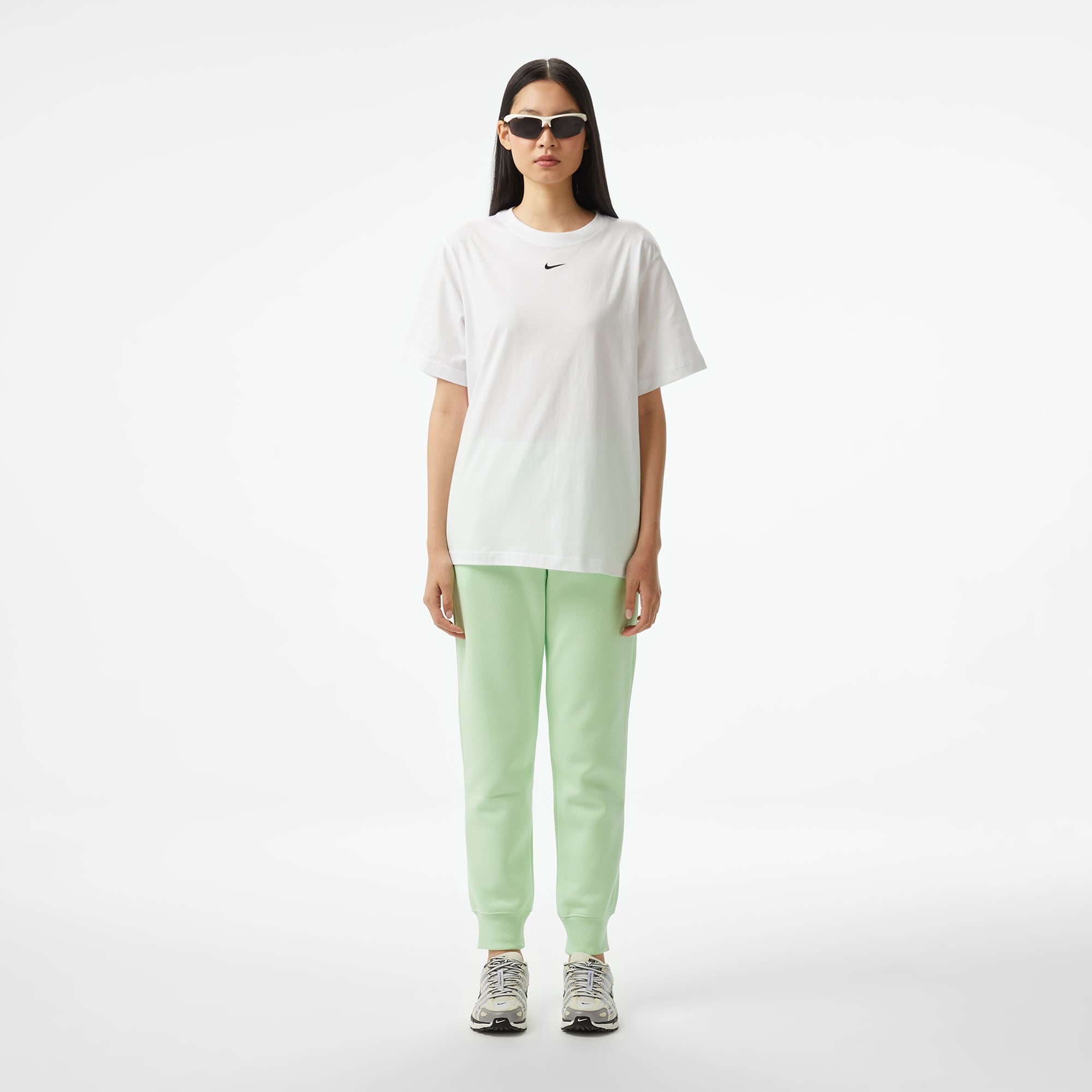 Nike Sportswear Essential Kadın Beyaz T-Shirt