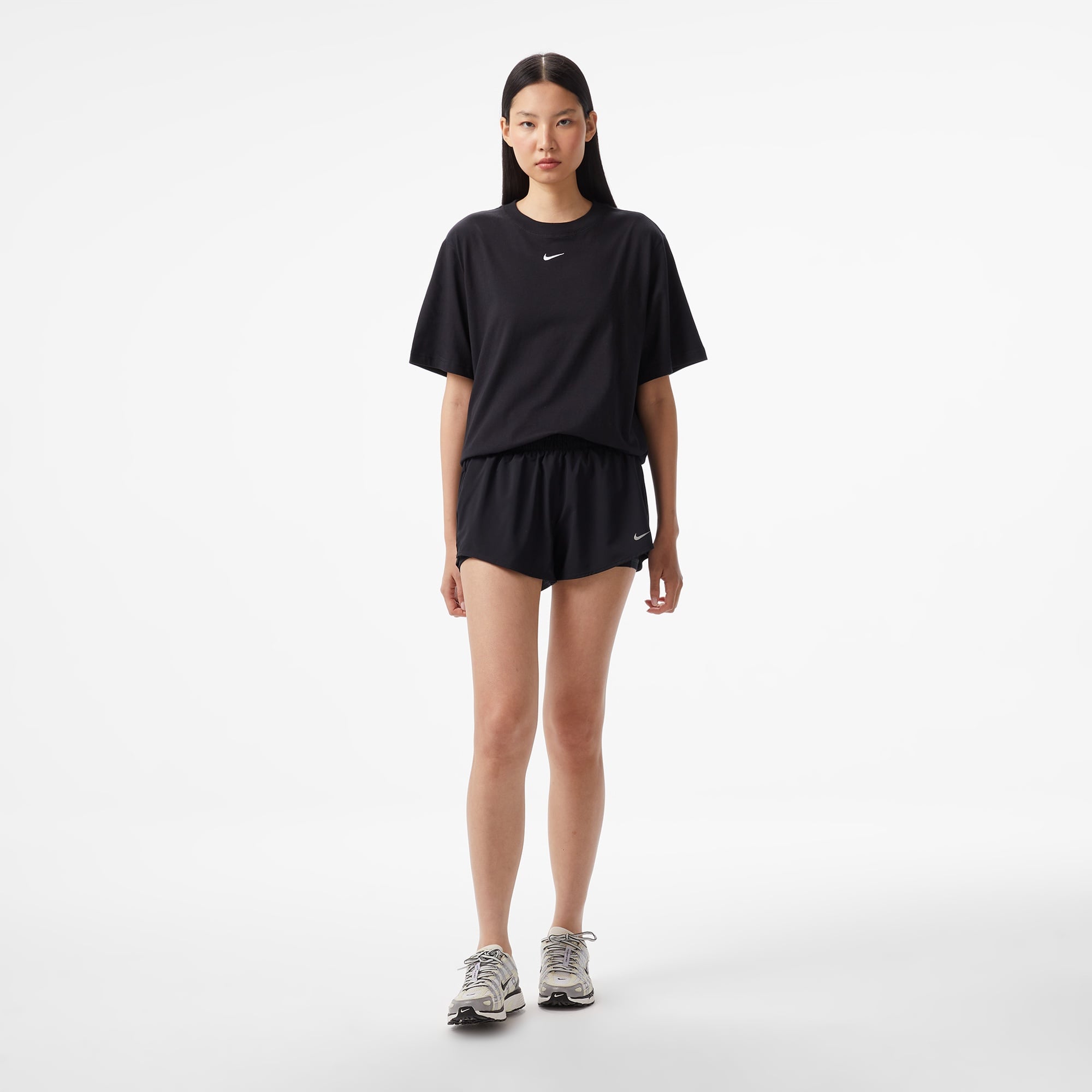 Nike Sportswear Essential Kadın Siyah T-Shirt