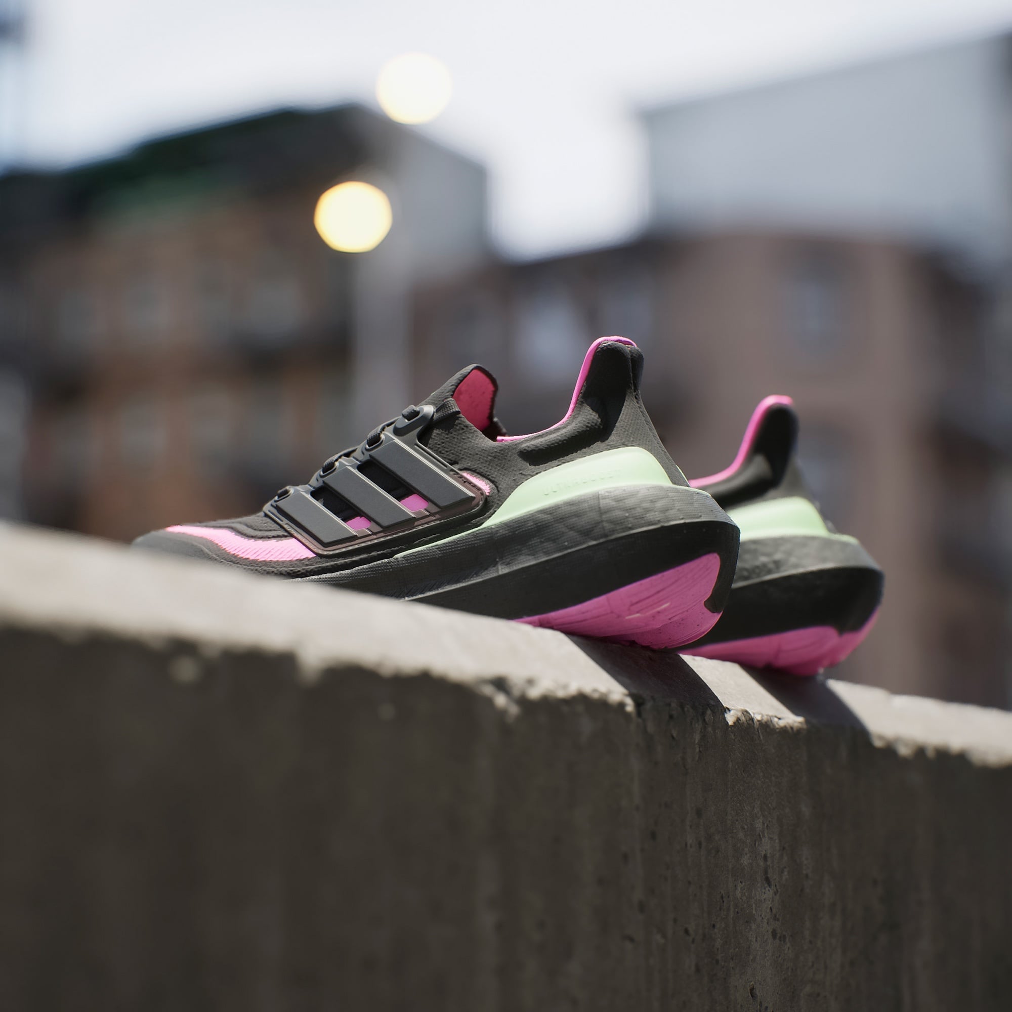 adidas Ultraboost Light Kadın Siyah Koşu Ayakkabısı