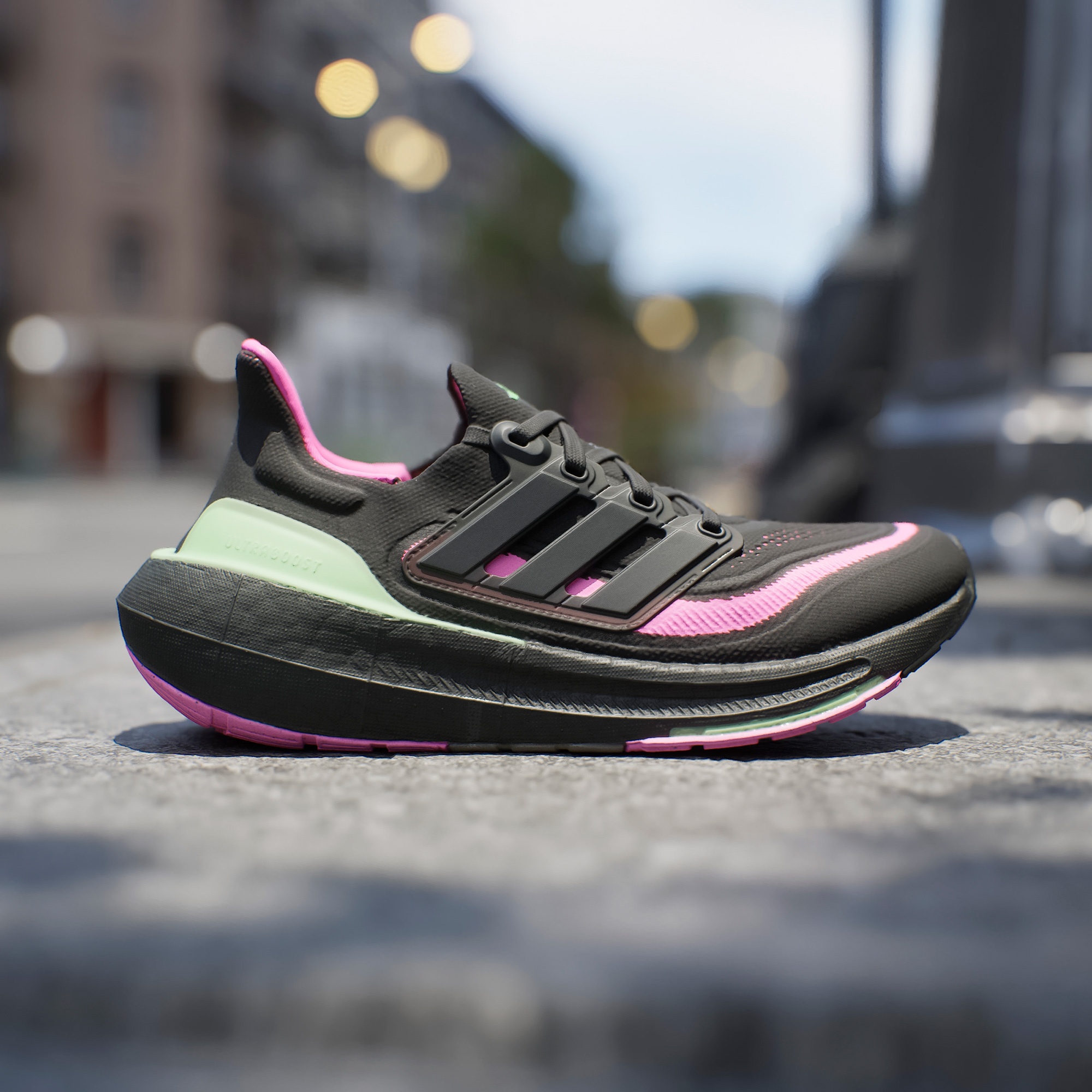 adidas Ultraboost Light Kadın Siyah Koşu Ayakkabısı