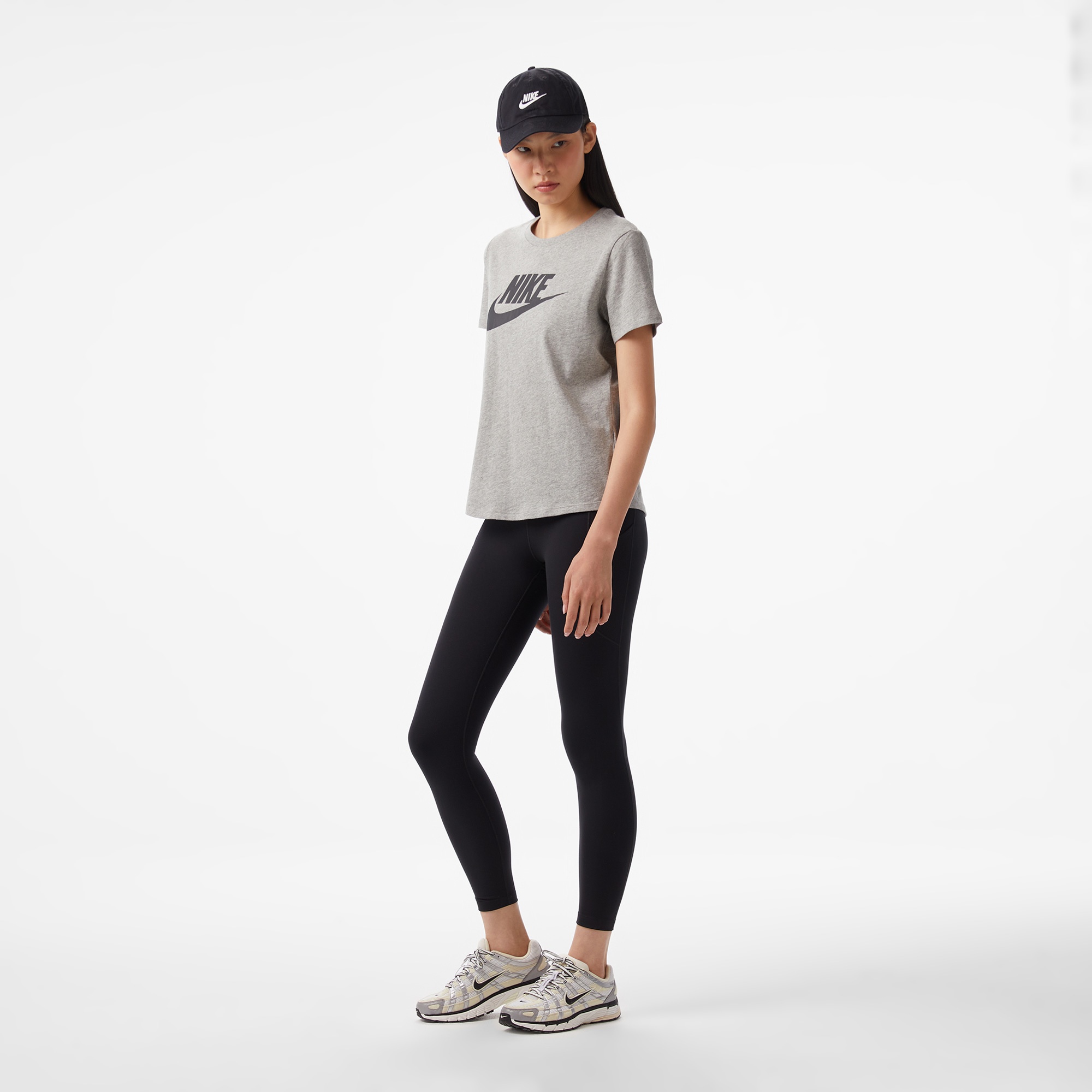 Nike Sportswear Essentials Kadın Gri Kısa Kollu T-Shirt