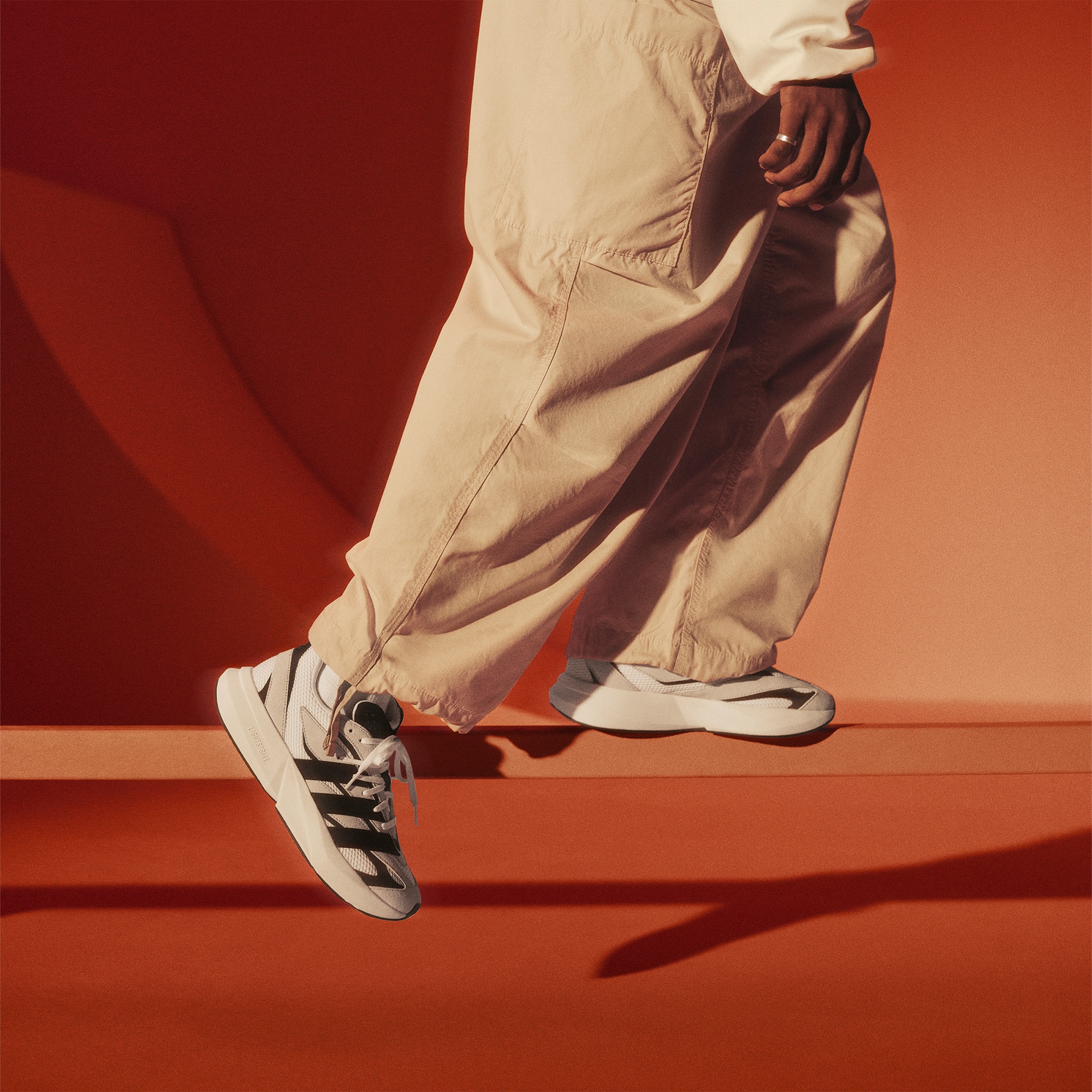 adidas Lightblaze Erkek Bej Günlük Spor Ayakkabı