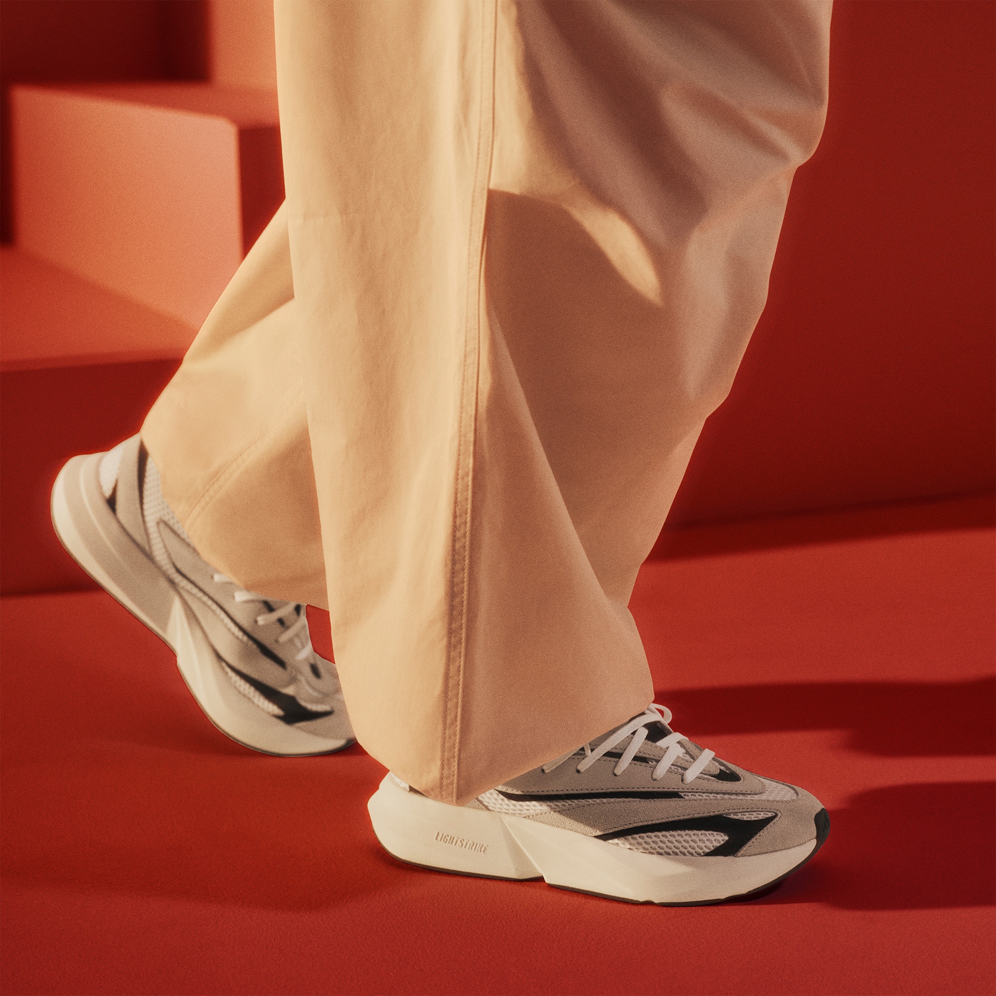 adidas Lightblaze Kadın Bej Koşu Ayakkabısı