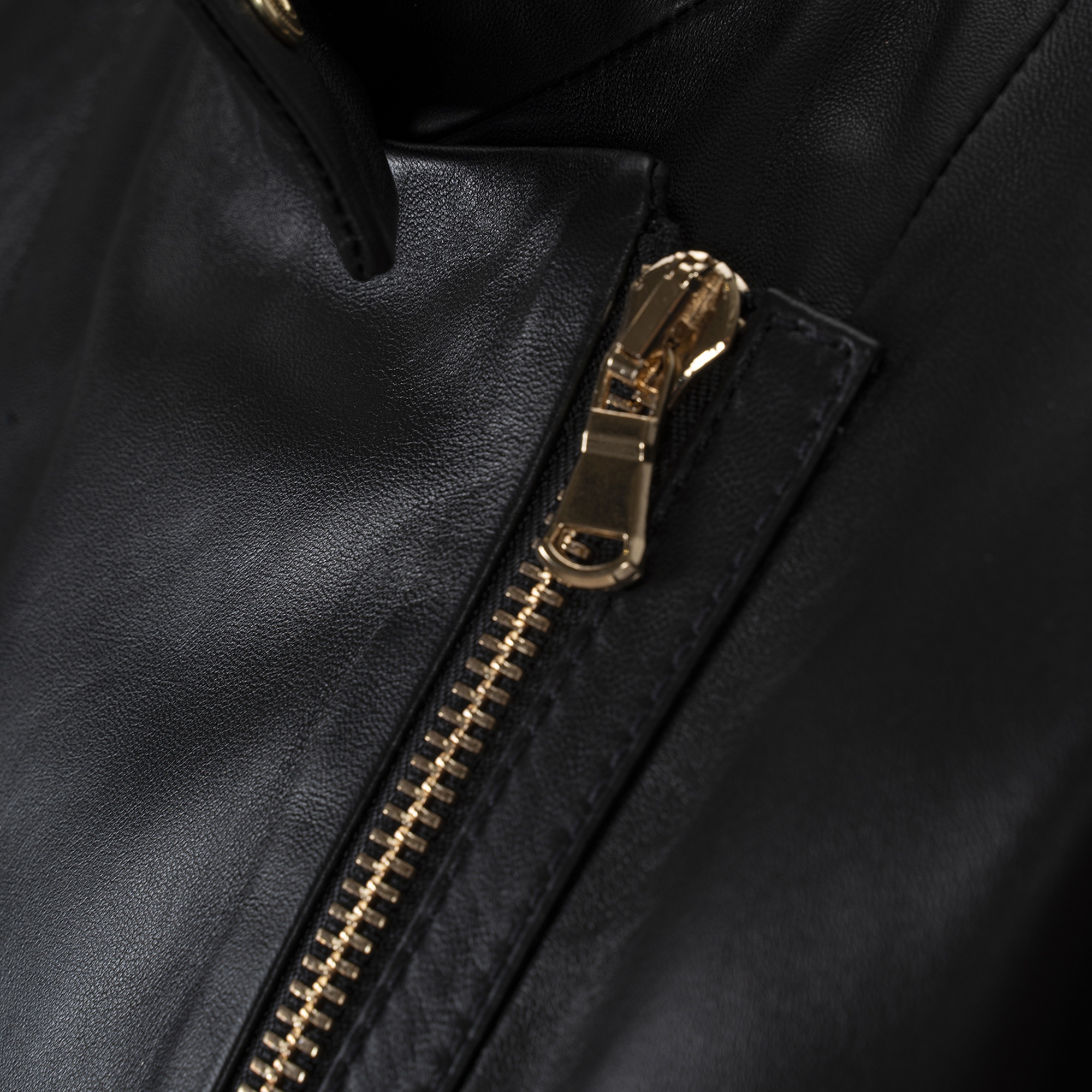 Kadın Siyah Hakim Yakalı Fit Deri Ceket